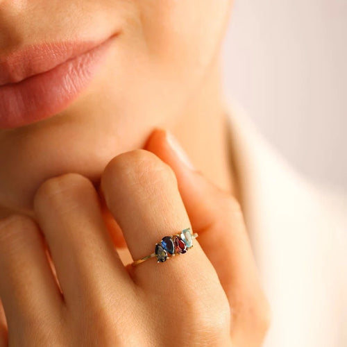 Bague avec pierres de naissance